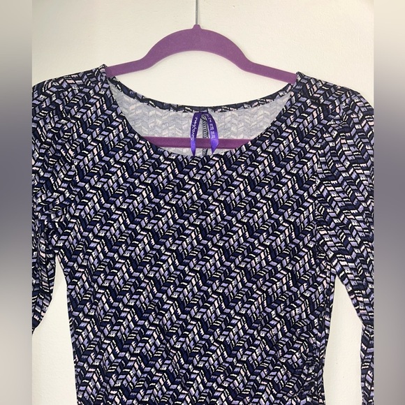 Seraphine Black and White Ruched Long Sleeve Sheath Dress - Picture 5 of 6